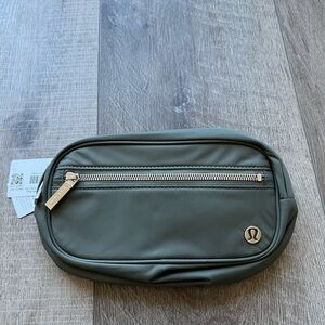 Lululemon Wunderlust Belt Bag in Grey Sage